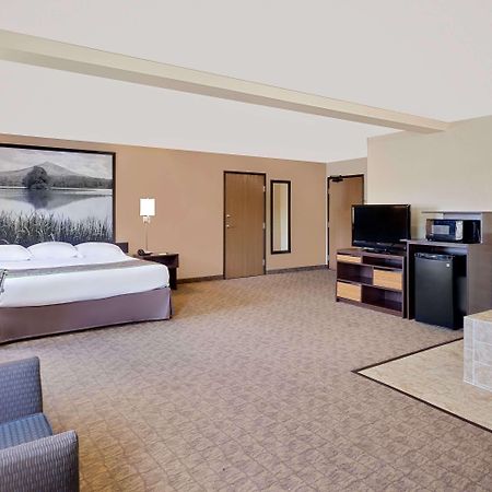 Super 8 By Wyndham Lebanon Otel Dış mekan fotoğraf