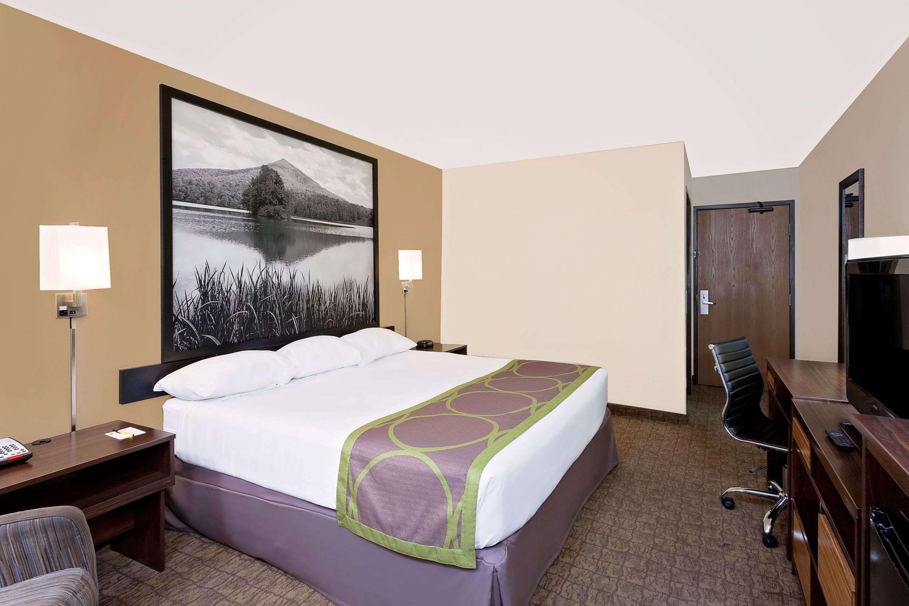 Super 8 By Wyndham Lebanon Otel Dış mekan fotoğraf