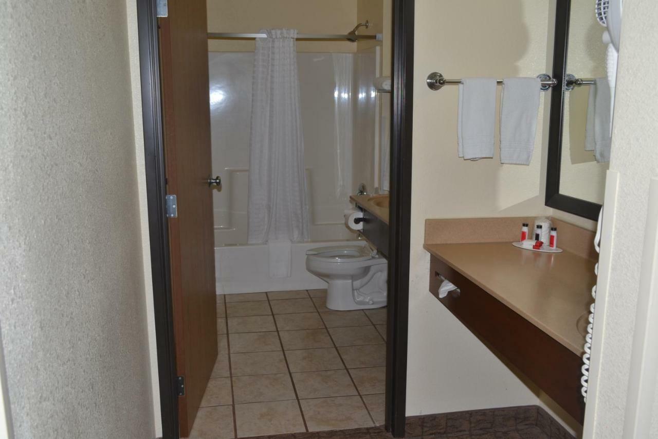 Super 8 By Wyndham Lebanon Otel Dış mekan fotoğraf