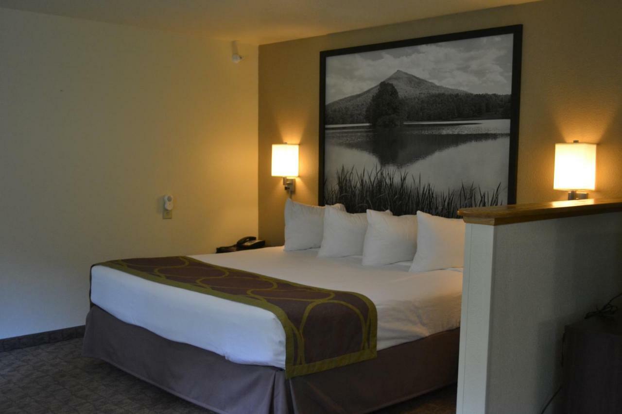 Super 8 By Wyndham Lebanon Otel Dış mekan fotoğraf