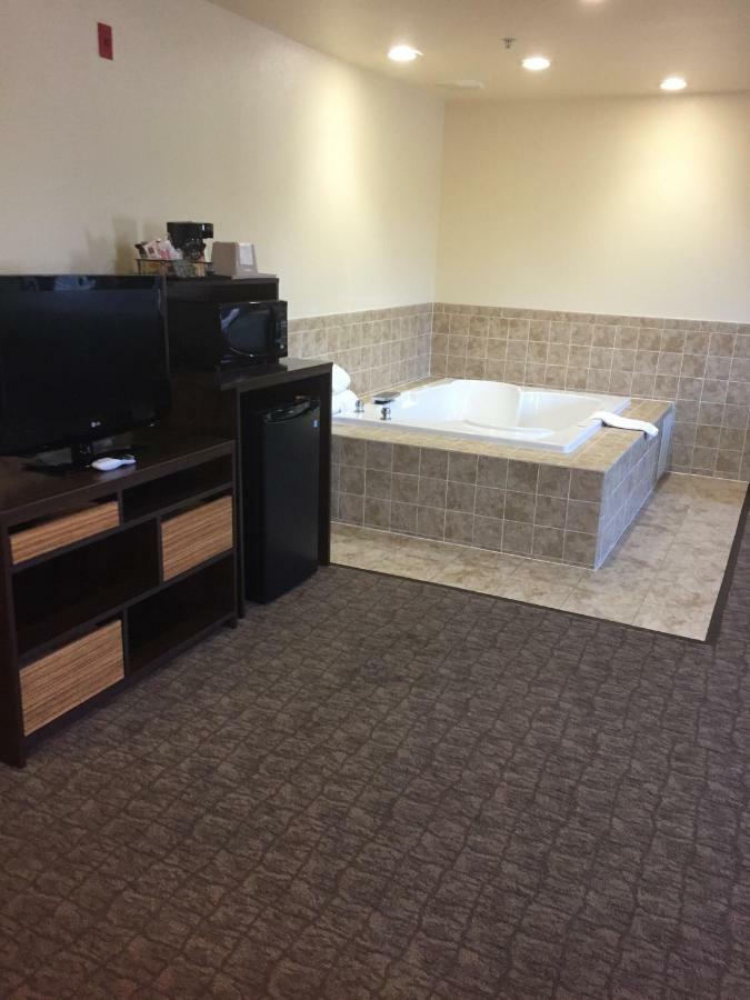Super 8 By Wyndham Lebanon Otel Dış mekan fotoğraf